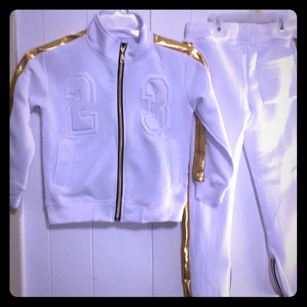 Kids. Sz6. White&Gold. Jordan TrackFit